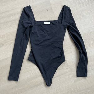 Aritiza Babaton Contour Square Neck long Sleeve Black Size Small